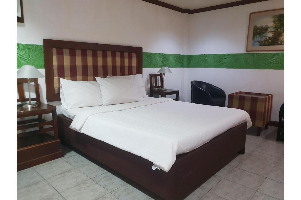 Hotel Saltimboca Tourist In Bacolod Exterior foto