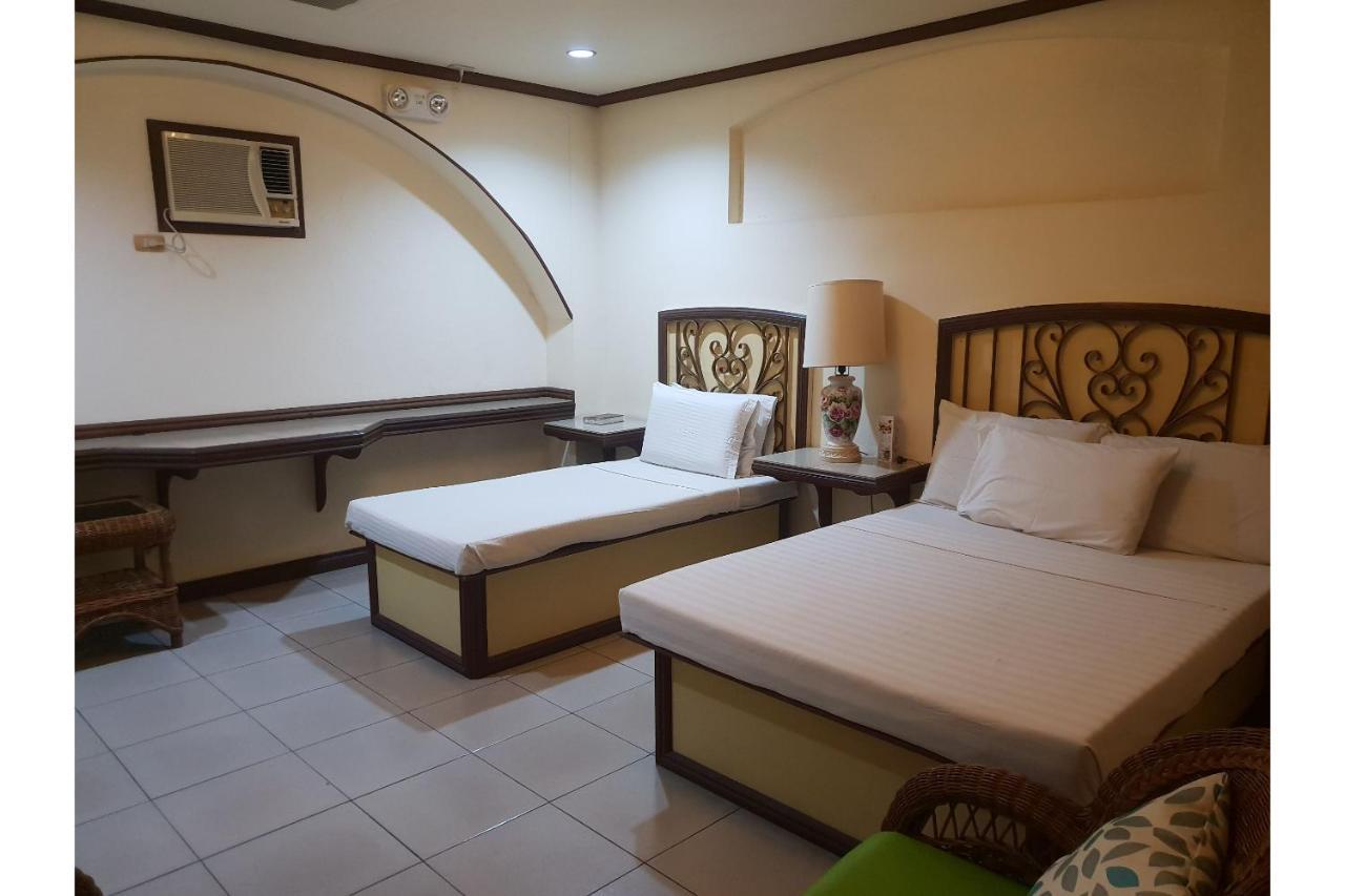 Hotel Saltimboca Tourist In Bacolod Exterior foto