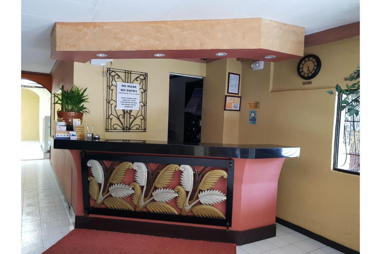 Hotel Saltimboca Tourist In Bacolod Exterior foto