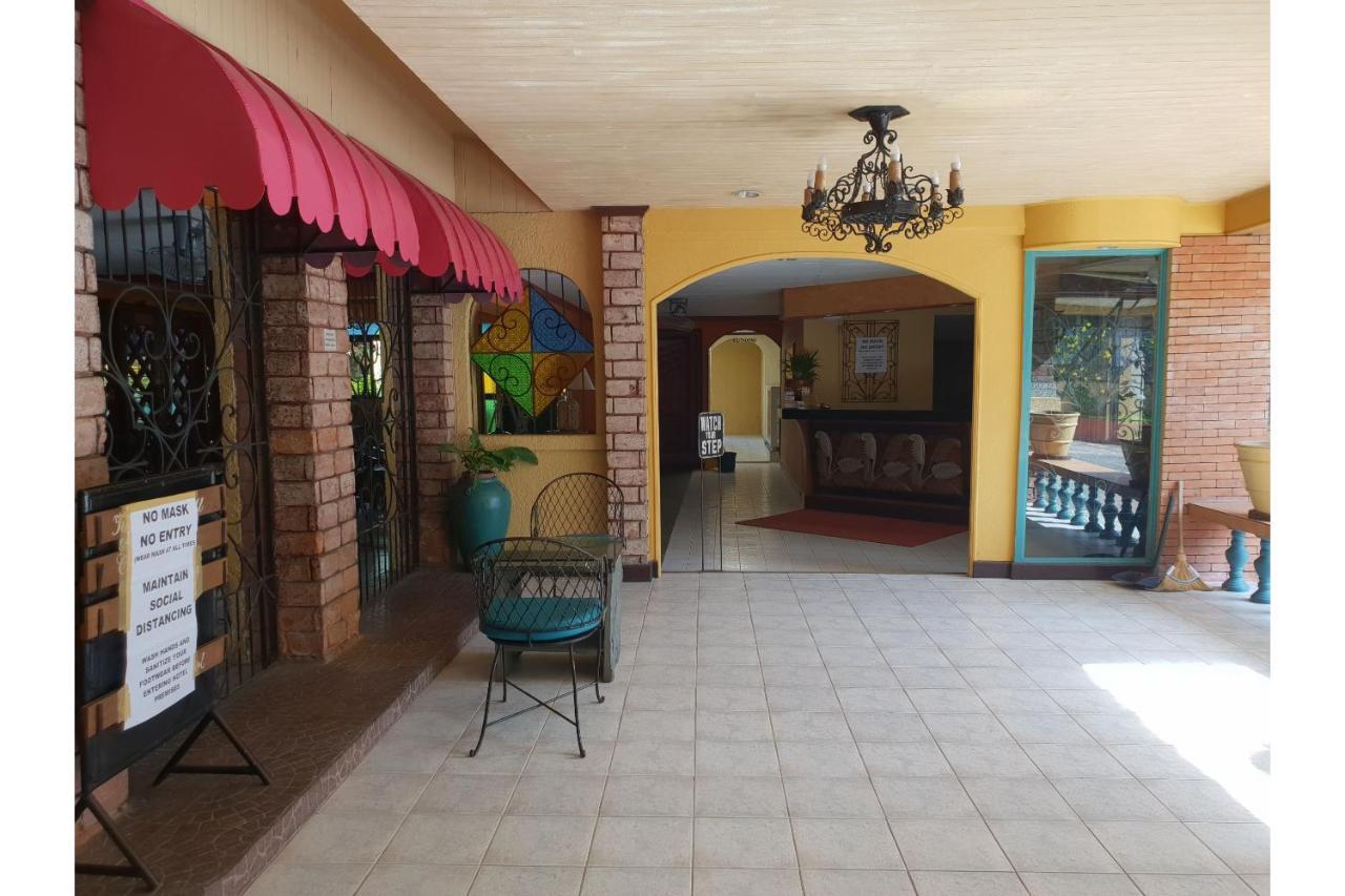 Hotel Saltimboca Tourist In Bacolod Exterior foto